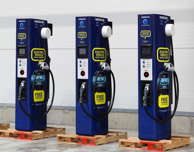 Szybkie ładowarki stałoprądowe Nissana