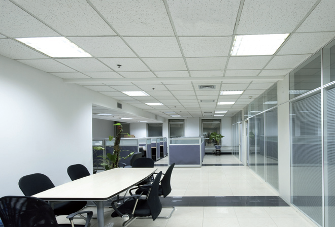 Oświetlenie biura z wykorzystaniem źródeł światła LEDstar T8 stanowiących alternatywę dla świetlówek liniowych typu T8