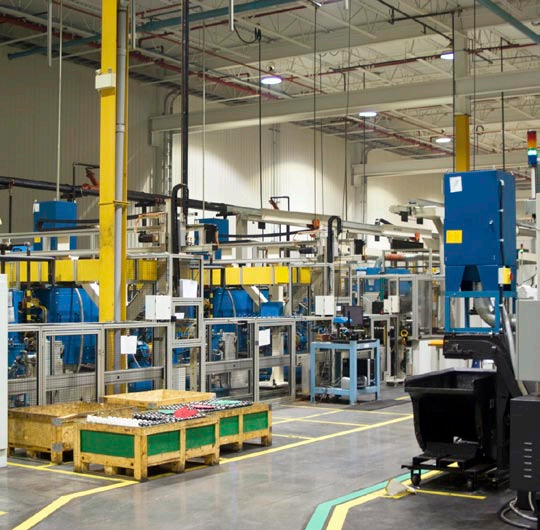 AeroScout śledzić i zarządzać pracą urządzeń magazynowych (np. wózków widłowych), jak również umożliwia lokalizowanie i monitorowanie przemieszczania się ładunków lub towarów