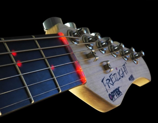 Diody LED wbudowane bezpośrednio w progi na gryfie gitary