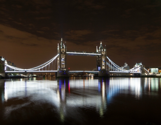 Londyński Tower Bridge oświetlony LEDami na Igrzyska Olimpijskie 2012