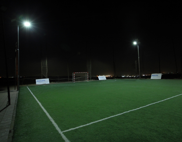 Boisko oświetlone lampami LED