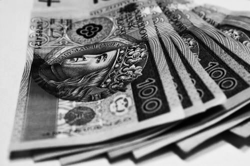 Rząd zmniejsza wsparcie finansowe dla firm redukujących nakłady i etaty.