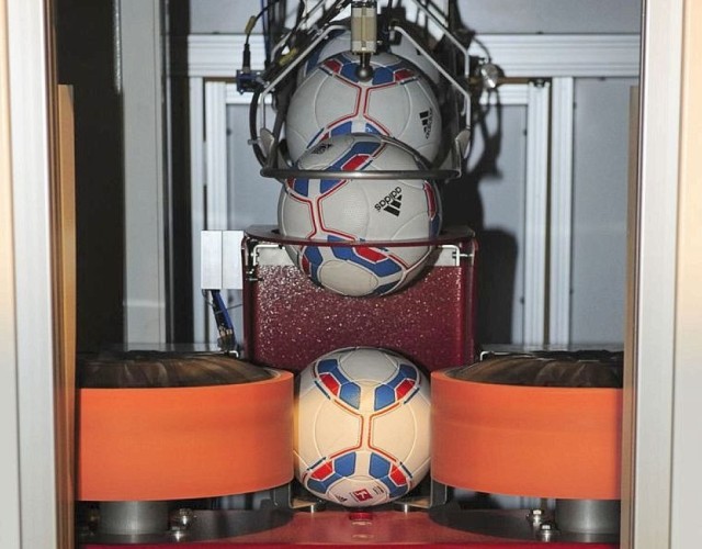 Robot Footbonaut pomoże w treningach piłkarzy Borussii Dormund