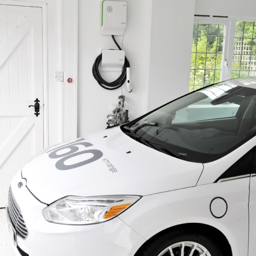 Ford Focus Electric i domowa stacja ładowania EVLINK od Schneider Electric