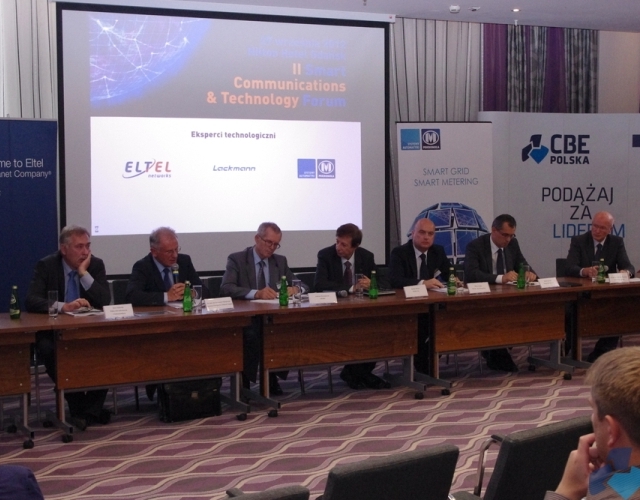 Jerzy Sadowski, Dr hab. inż. Krzysztof Madajewski, Andrzej Kaczmarek, Dariusz Dzirba, Robert Zasina, Rafał Czyżewski, Dr hab. inż. Waldemar Skomudek podczas II Smart Communications & Technology Forum