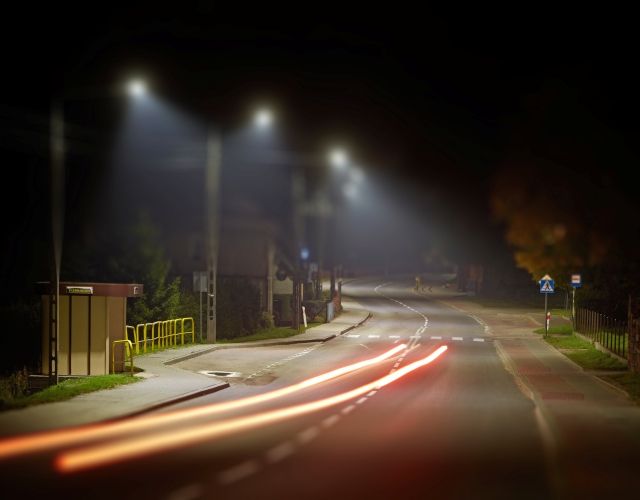 Modernizacja oświetlenia ulicznego w gminie Trzebielino objęła 351 opraw oświetleniowych, z czego 218 sztuk wymieniono na nowe oprawy LED, a pozostałe 138 sztuk wykorzystano do ponownego montażu, wymieniając źródło światła.