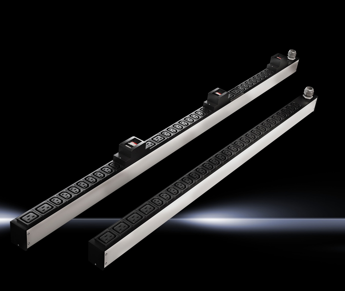 Rittal opracował cztery nowe, kompaktowe Power Distribution Units (PDU) do profesjonalnego i inteligentnego rozdziału prądu w szafach IT