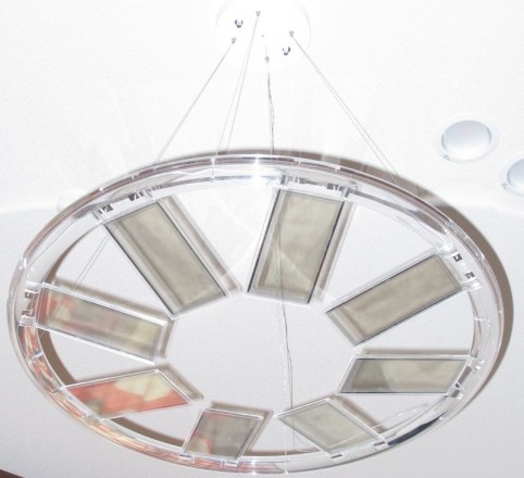 Zasilany bezprzewodowo przeźroczysty panel OLED