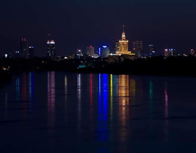 Oświetlona Warszawa nocą