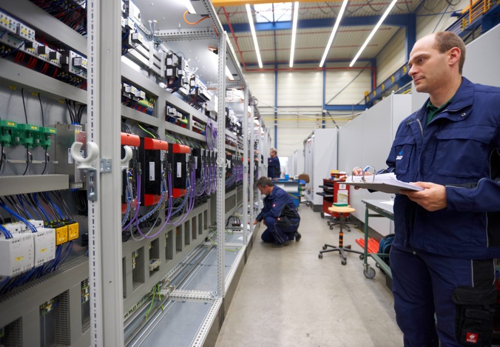 Producenci otrzymają wsparcie przy projektowaniu i dokumentacji zgodnych z normami rozdzielni Rittal Ri4Power w nowej wersji 6.1 oprogramowania planistycznego "Rittal Power Engineering"