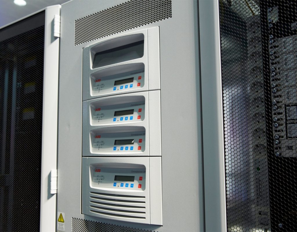 W przyszłości Rittal będzie stosował 3-fazowe systemy UPS w formie standardowych modułów ABB i jednocześnie korzystał z dodatkowych usług lokalnych ABB.