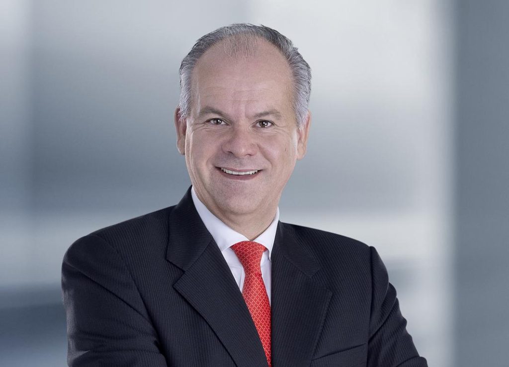 Christoph Caselitz jest Członkiem Zarządu ds. Sprzedaży Międzynarodowej w Rittal w Herborn