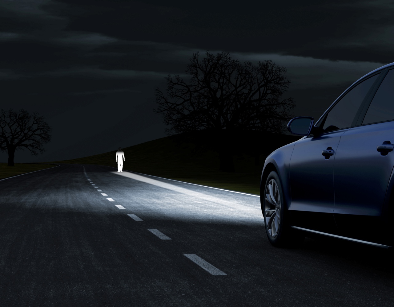 Jedną z funkcji wzmacniających bezpieczeństwo w Audi A8 jest tzw. światło rozpoznające. Do jego zadań należy rozpoznawanie idących jezdnią, poboczem lub chodnikiem pieszych. Jeśli w krytycznej odległości przed naszym Audi funkcja rozpozna postać ludzką, to pojedyncze diody na krótko trzykrotnie zabłysną, wyraźnie oddzielając pieszego od otoczenia i ostrzegając zarówno idącego jak i  kierowcę. Funkcja ta współpracuje z asystentem jazdy nocą.