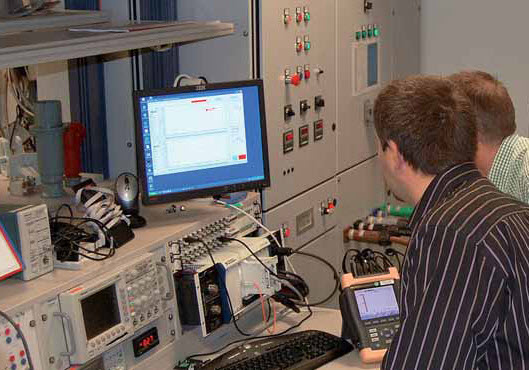 Filtry aktywne – skuteczna metoda redukcji składowych wyższych harmonicznych prądu