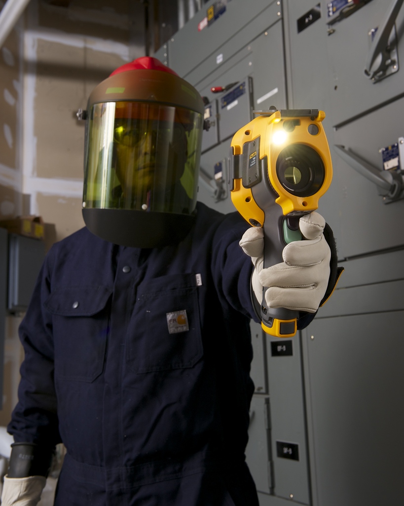 Kamera termowizyjna Fluke z automatycznym systemem regulacji ostrości