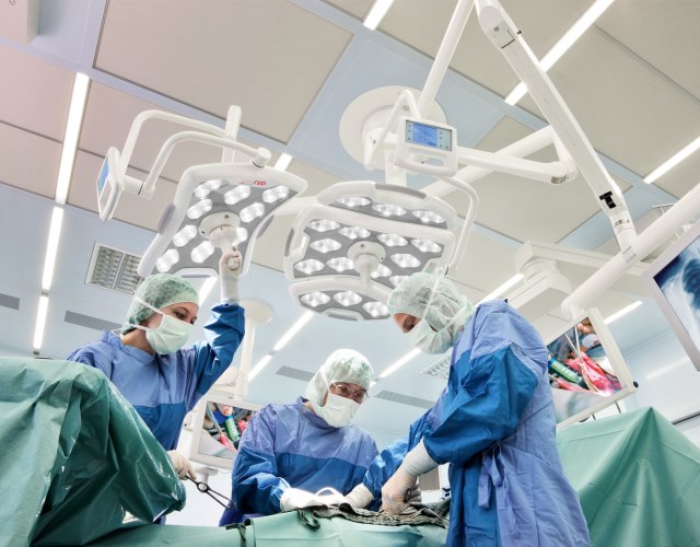 Oświetlenie na sali operacyjnej