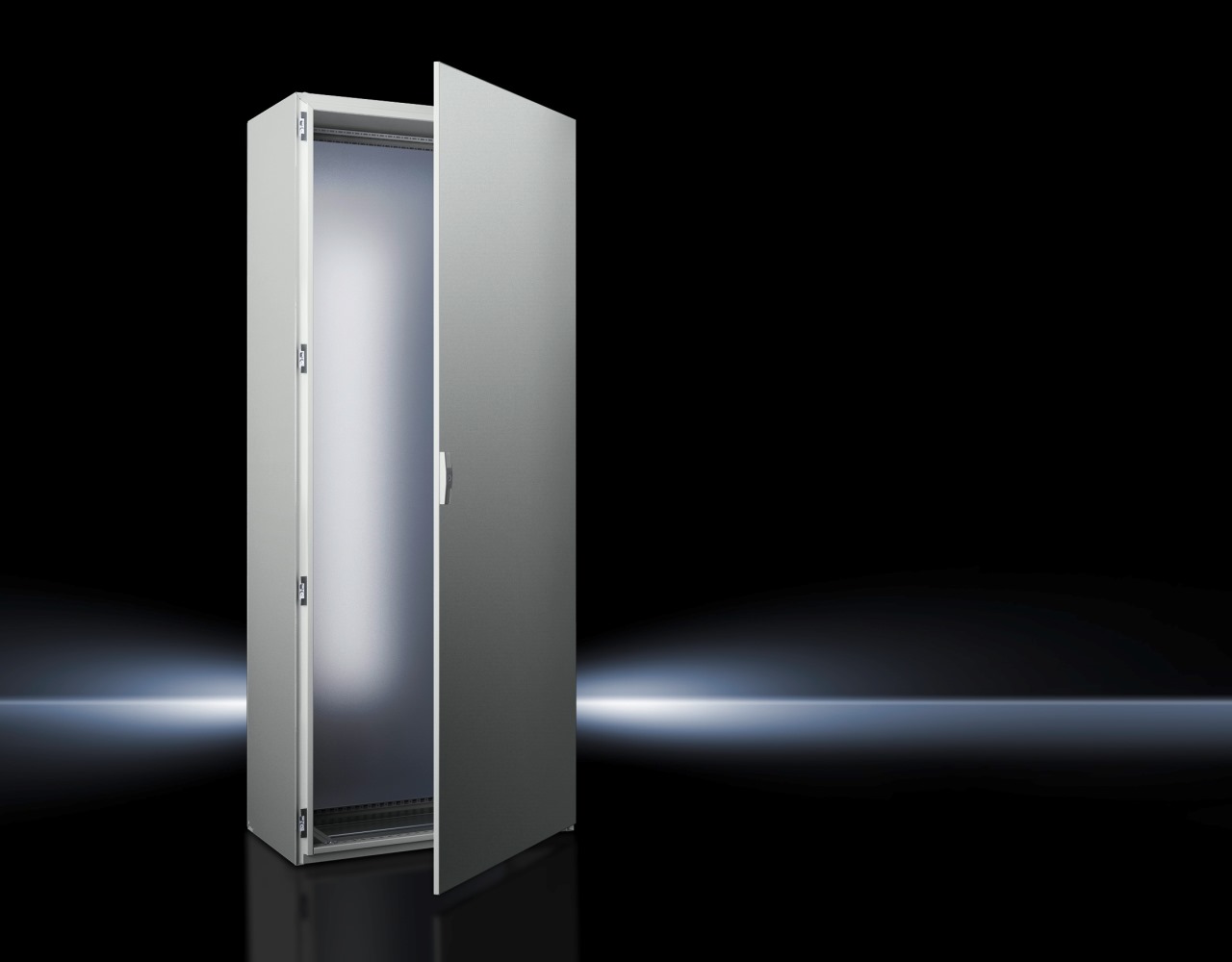 Dzięki nowej klasie ochrony NEMA 4/4x, system szaf pojedynczych Rittal SE 8 jest teraz gotowy do zastosowań w ekstremalnych warunkach.