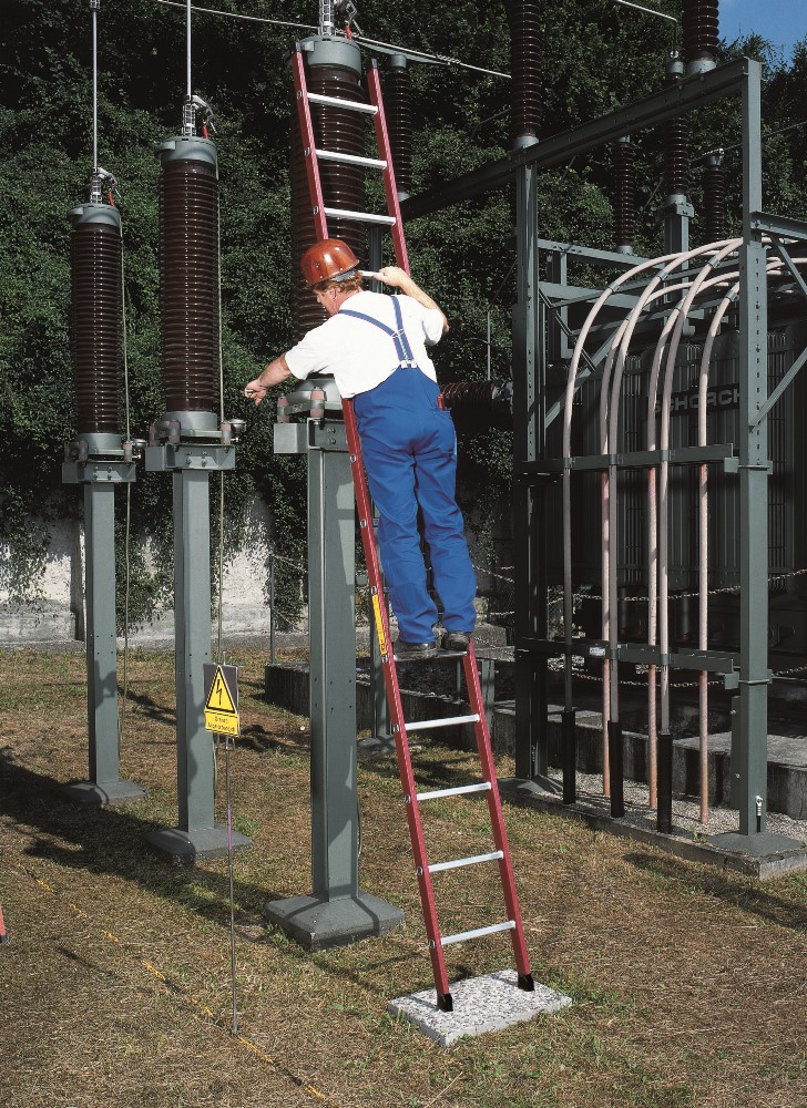 Drabiny dielektryczne są niezbędne w pracy elektryka, montera czy instalatora