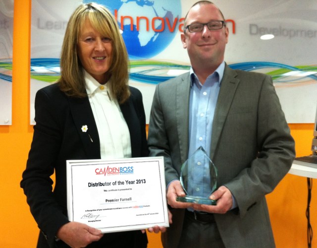 Farnell element14 wyróżniony tytułem Dystrybutora Roku 2013 przez CamdenBoss