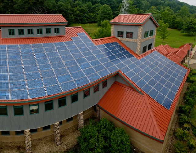 Instalacja solarna na dachu