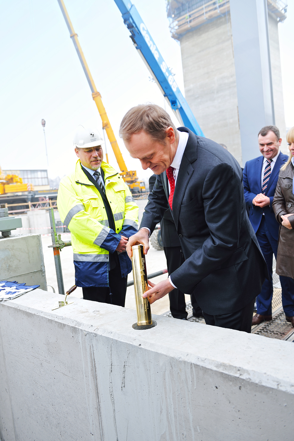 Uroczyste wmurowanie aktu erekcyjnego pod tę wartą ponad 618 mln zł inwestycję odbyło się 29 marca z udziałem m.in. premiera Donalda Tuska oraz wicepremier Elżbiety Bieńkowskiej.