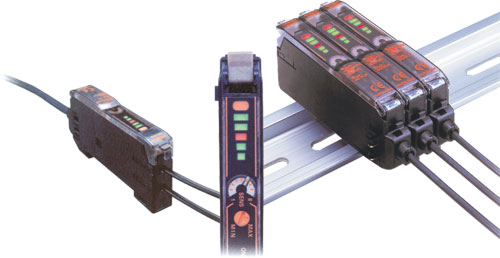 Czujniki światłowodowe Omron serii E3X