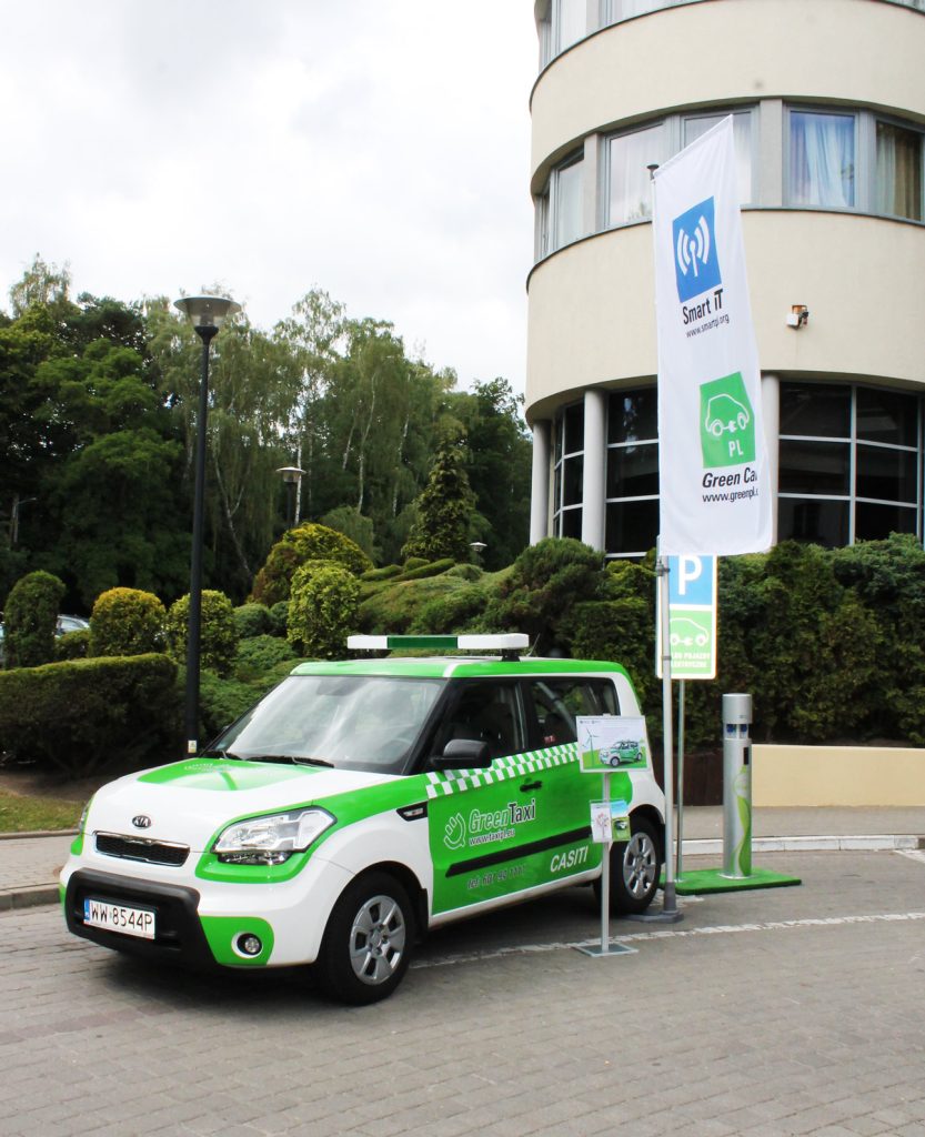 Autobus z napędem elektrycznym będzie woził po Poznaniu kibiców na Euro 2012