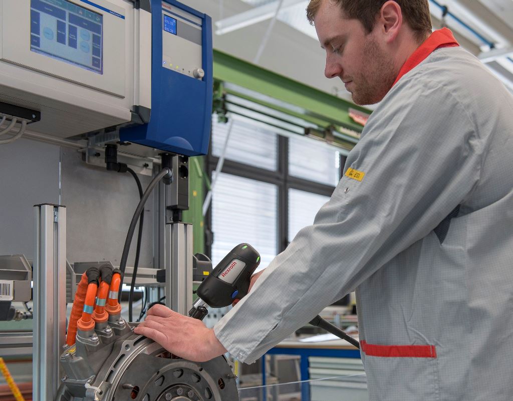 Bezpieczny oraz oszczędny proces montażu śrub