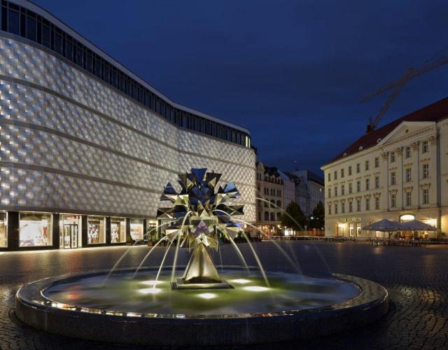 Plac Richard-Wagner-Platz w Lipsku po rewitalizacji