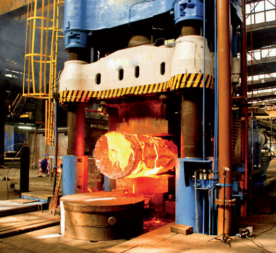 Prasa kuzienna podczas przekuwania wlewka