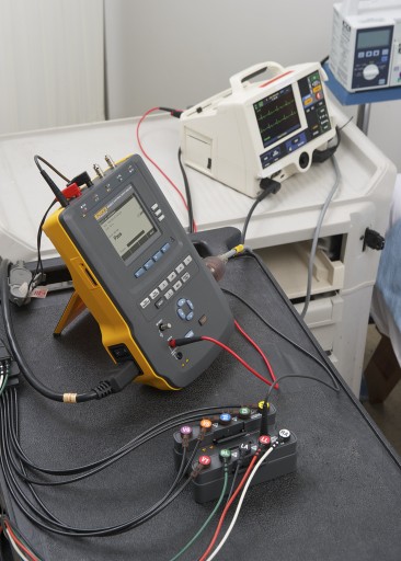 Fluke Biomedical wprowadza na rynek zautomatyzowany ręczny Analizator Bezpieczeństwa Elektrycznego ESA615