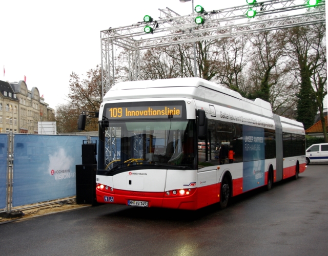Solaris Urbino 18,75 electric z ogniwem wodorowym oficjalnie zaprezentowany w Hamburgu