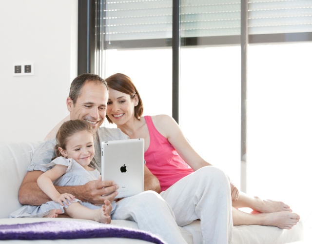 Ciche napędy do okiennych osłon wewnętrznych