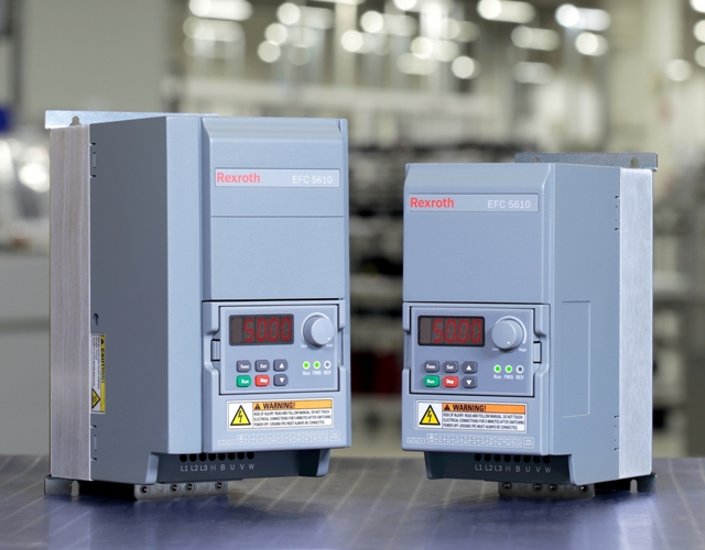 Łatwość wdrożenia, otwarte interfejsy komunikacyjne oraz skalowalność w zakresie wydajności i działania umożliwiają szybką integrację przetwornic częstotliwości EFC 3610 i EFC 5610 z różnego rodzaju środowiskami automatyzacji.