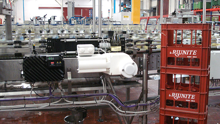 30-proc. oszczędności energii dzięki VLT FlexConcept na liniach butelkowania o wydajności 18 tys. butelek/godzinę