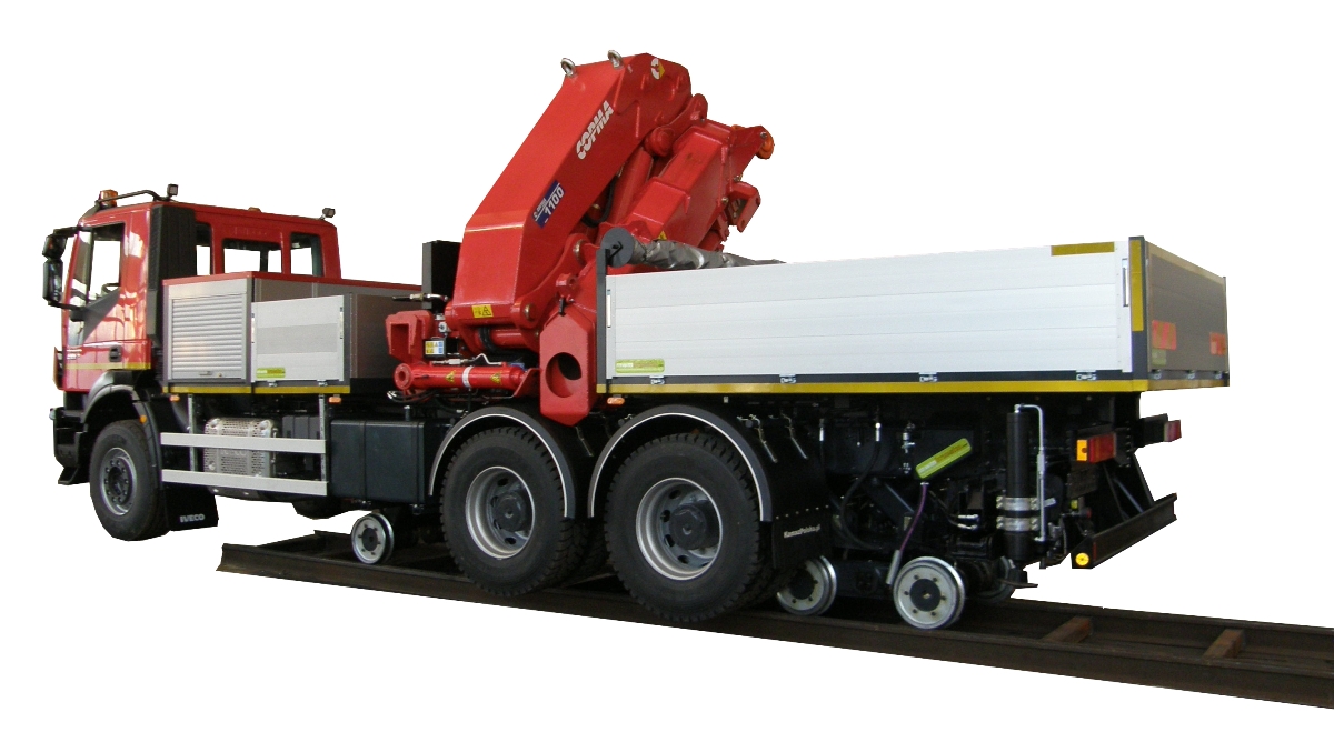 Pojazd drogowo-szynowy do obsługi technicznej trakcji pojazdów szynowych