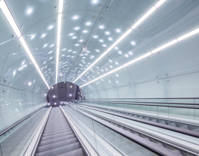 Druga linia metra w Warszawie oświetlona przez firmę LUG