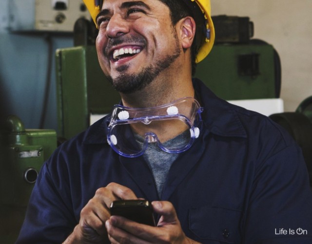 Life Is On: w nowej strategi marki Schneider Electric stawia na komunikację między urządzeniami, aby oferować klientom bardziej zrównoważone, efektywne, niezawodne i bezpieczne rozwiązania