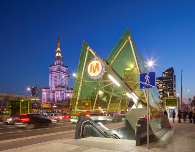 Druga linia metra w Warszawie oświetlona przez firmę LUG