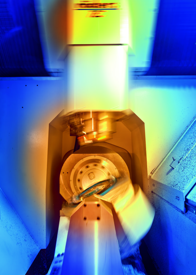 Wysokoprędkościowe maszyny Röders TEC pozwalają na frezowanie z prędkością cięcia do 1000 metrów na minutę.