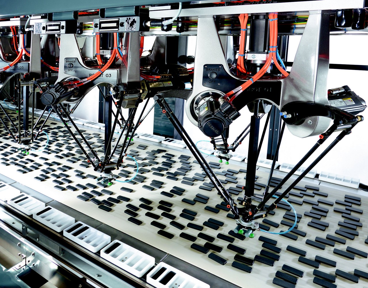 Prosty język skryptowy Lua umożliwia szybkie i łatwe programowanie robotów.