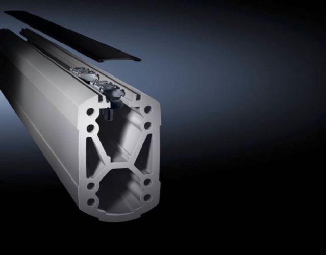 Łatwiejsze wprowadzanie kabli - otwarte profile ramion nośnych firmy Rittal