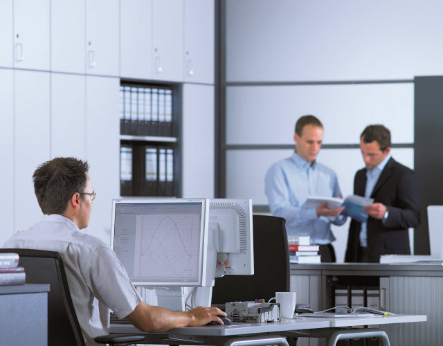 Szybkie wykrywanie i analizowanie danych produkcyjnych bezpośrednio z maszyny, przy użyciu aplikacji Excel pakietu Office.