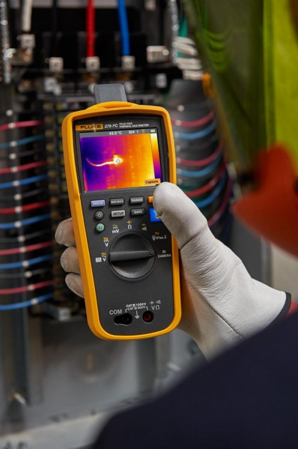 Fluke wprowadza pierwsze urządzenie na rynku integrujące dwa przyrządy - kamerę termowizyjną i multimetr cyfrowy – Fluke 279 FC