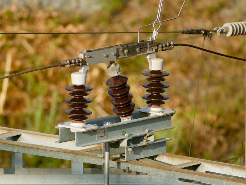 Ceramiczne izolatory elektryczne