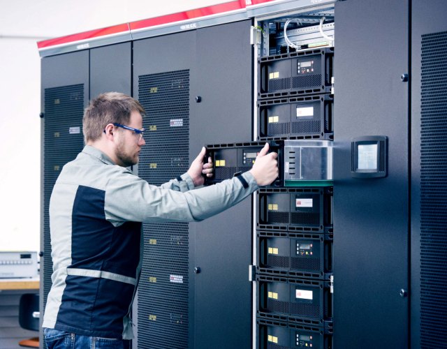 ABB wprowadza innowacyjne rozwiązanie  w zakresie zasilania modułowego