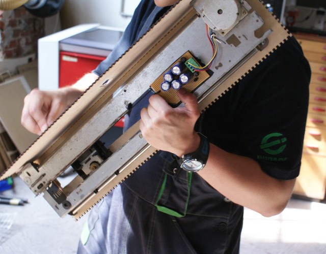 Izydoor - mechanizm odzyskujący energię kinetyczną z ruchu drzwi