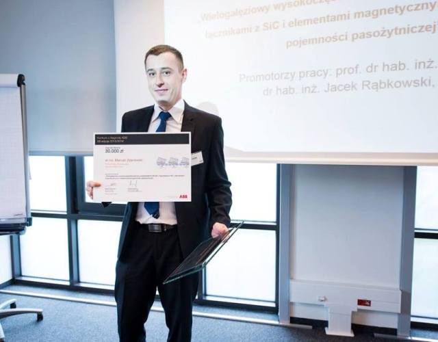 Dr inż. Mariusz Zdanowski z Wydziału Elektrycznego Politechniki Warszawskiej, zwycięzca tegorocznej edycji Konkursu o Nagrodę ABB.