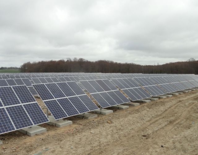 Instalacje fotowoltaiczne można budować również na śmieciach